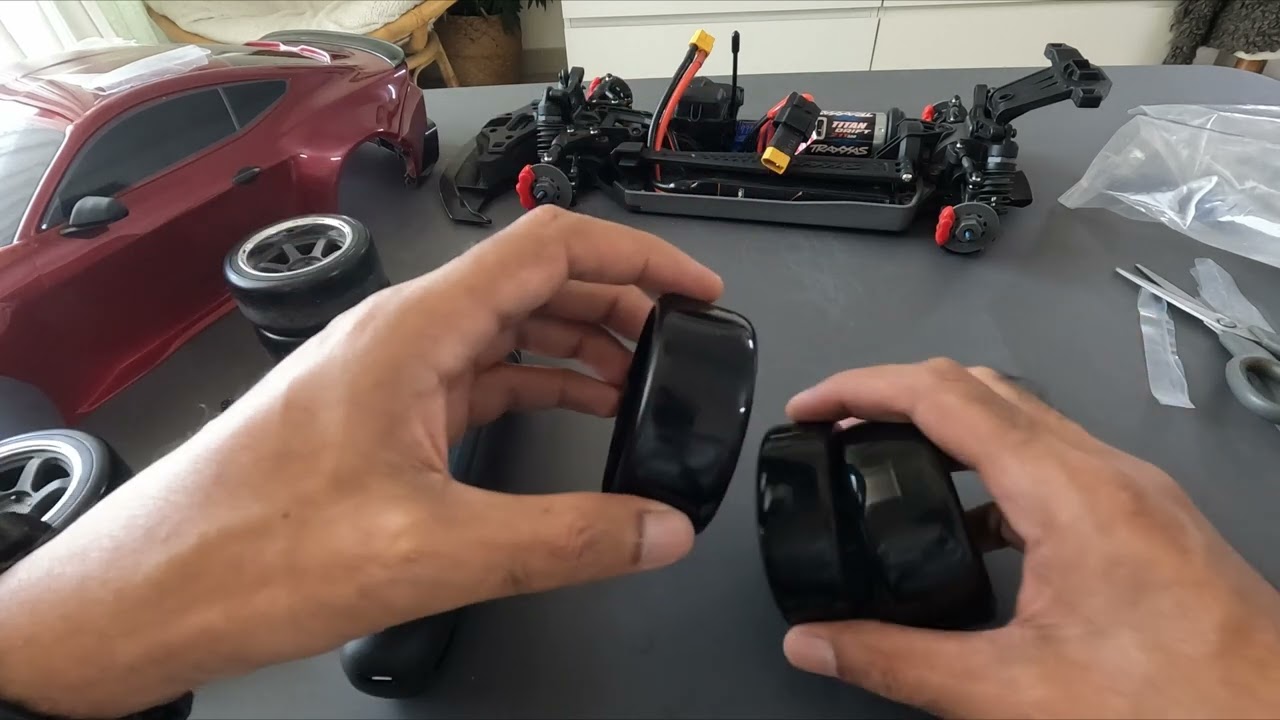 Changing tyres on your Traxxas 4Tec Ford Mustang Drift Car!