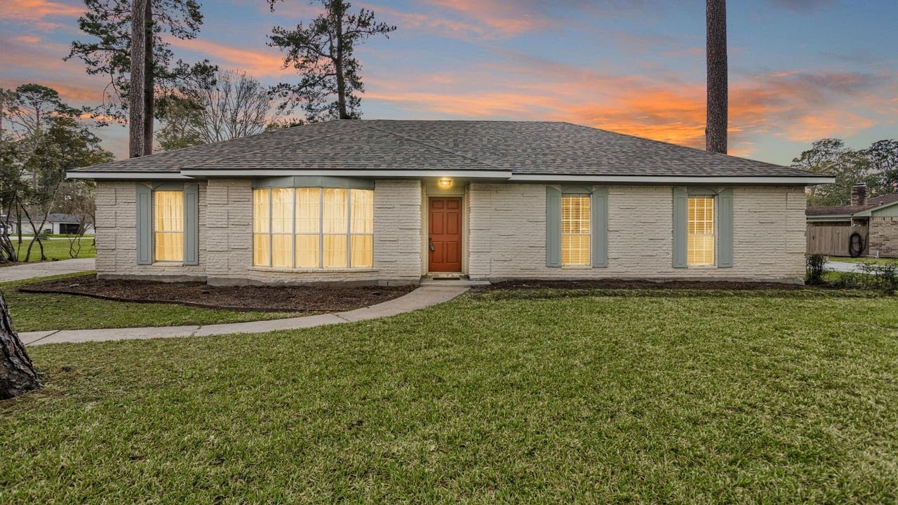 450 Dover Ln, Spring, TX