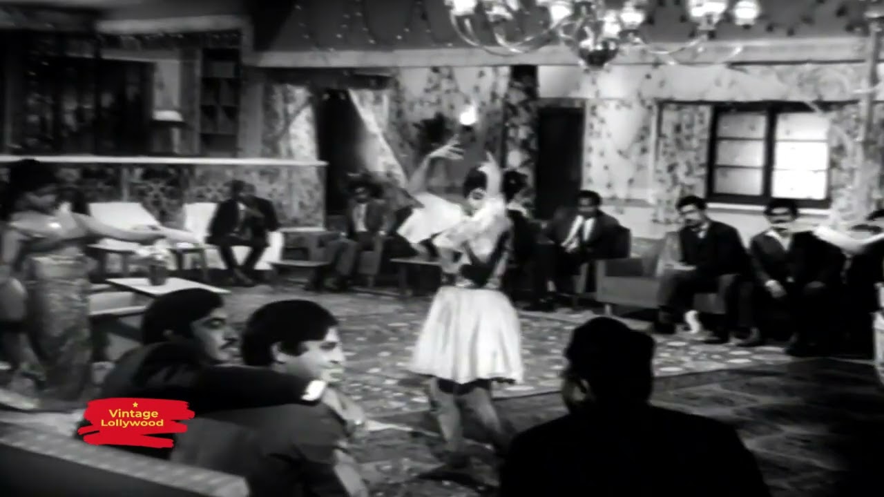Zara Bach Ke Rehna Tirchi Nazariyon Ke Vaar Se - Film Duniya Na Manay