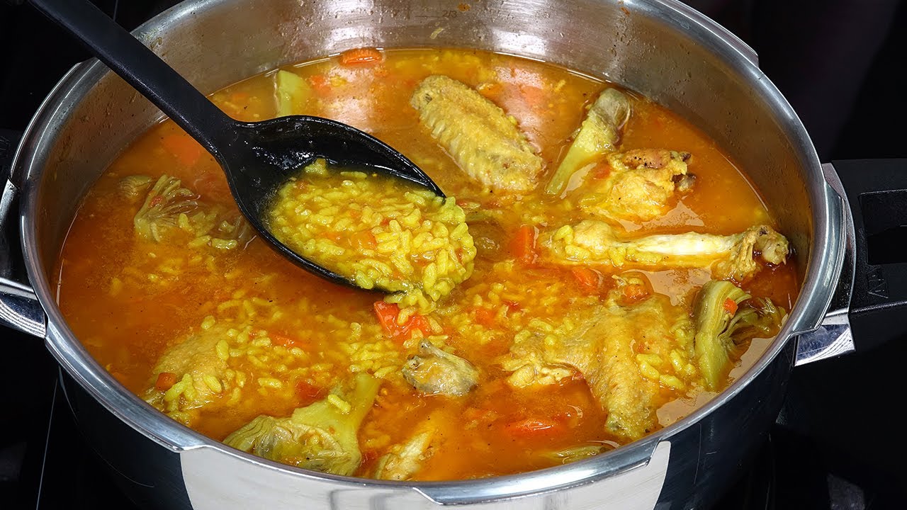 ARROZ CALDOSO CON ALITAS DE POLLO. Receta saludable cocinada de manera exprés, muy fácil y deliciosa