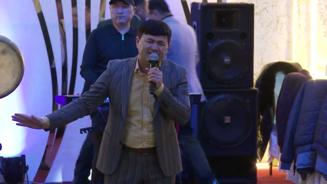 Avazbek Soliev - To'yda (jonli ijro)