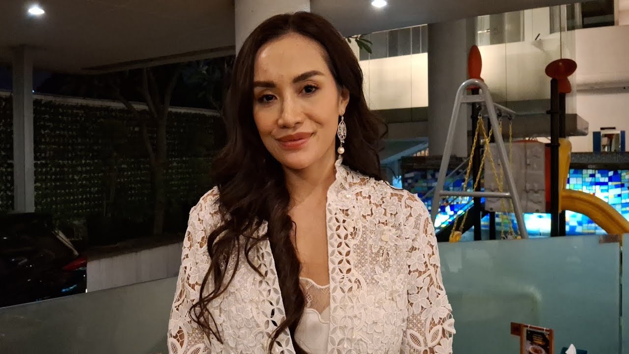SHINTA BACHIR KUATKAN INARA RUSLI SAAT BERTEMU DISEBUAH ACARA