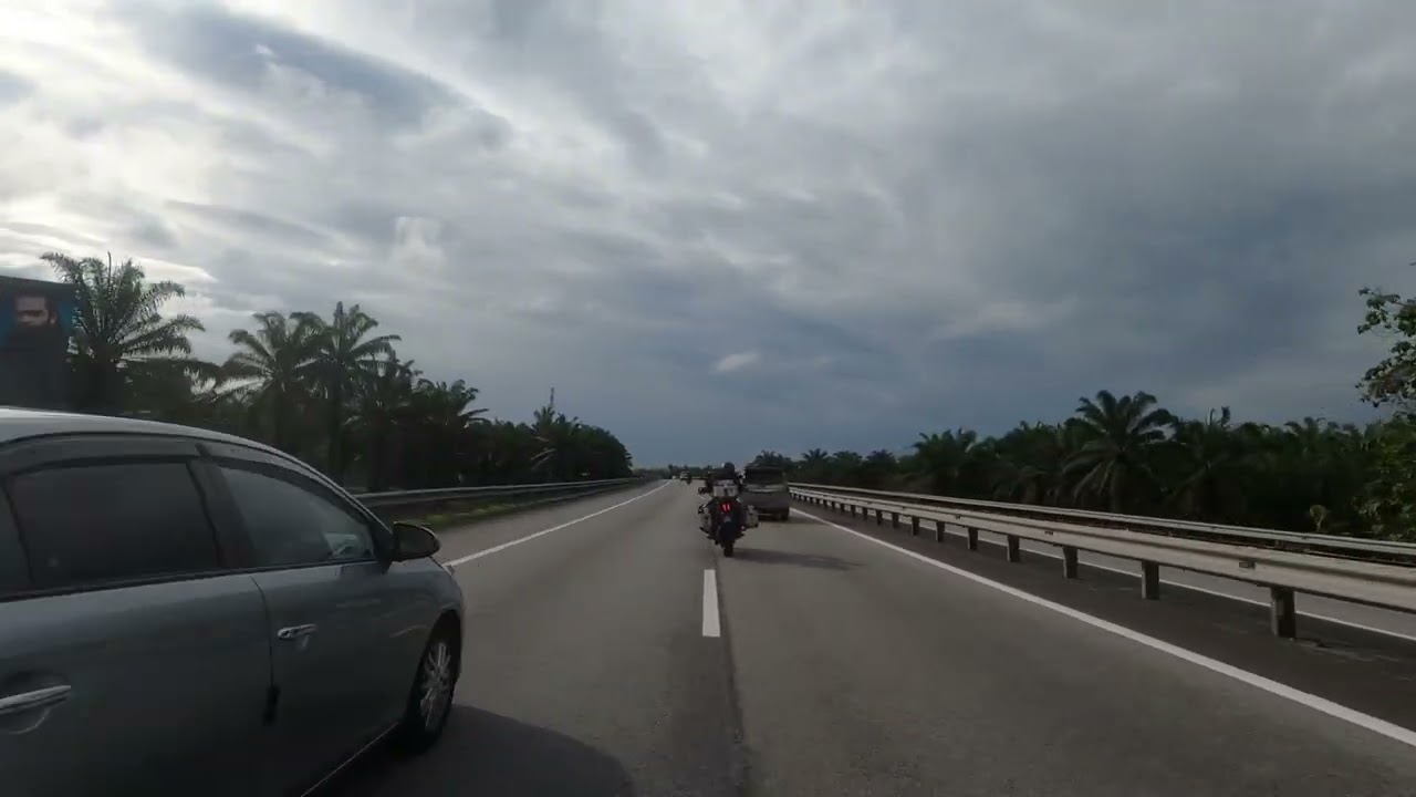 Ride sebelum posa mandi ujan kat kemeren hilands 