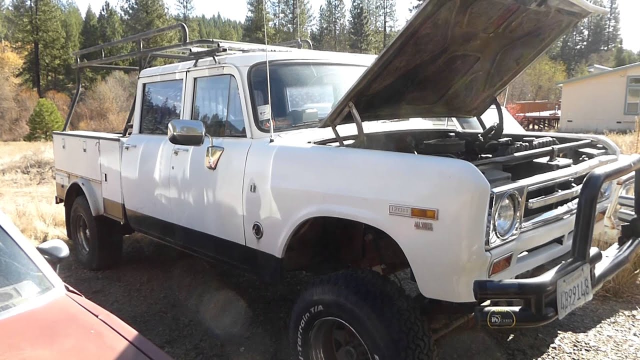 BEEFY - International Harvester Club Cab 4X4 392 Pick Up Truck
