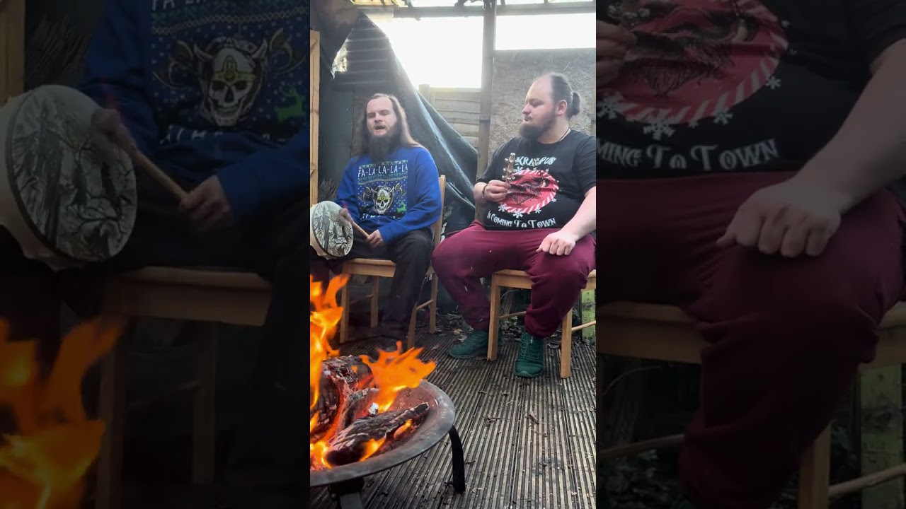 Hwicce Hearth Æreagēolablót 2025 Sangeres perform Júl by Baldrs Dramr. 