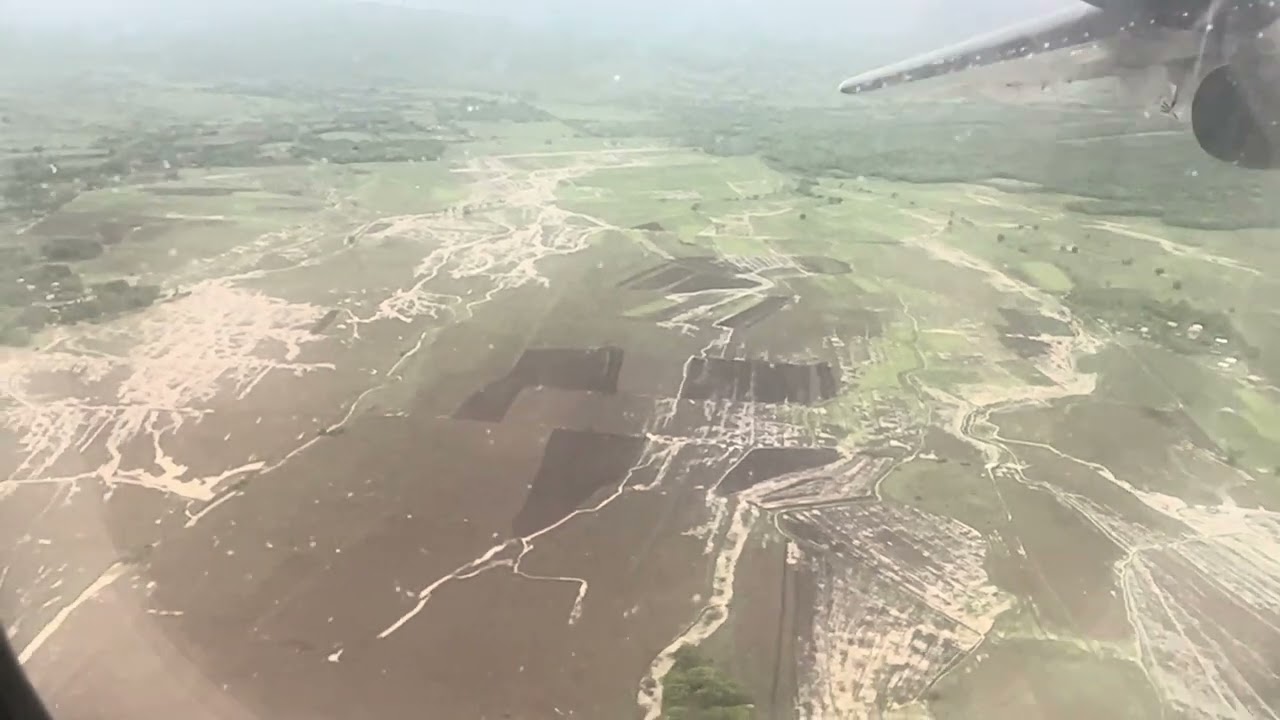 Landing Antsiranana Madagascar - Atterrissage Diego Suarez Madagascar | Air Madagascar ATR72