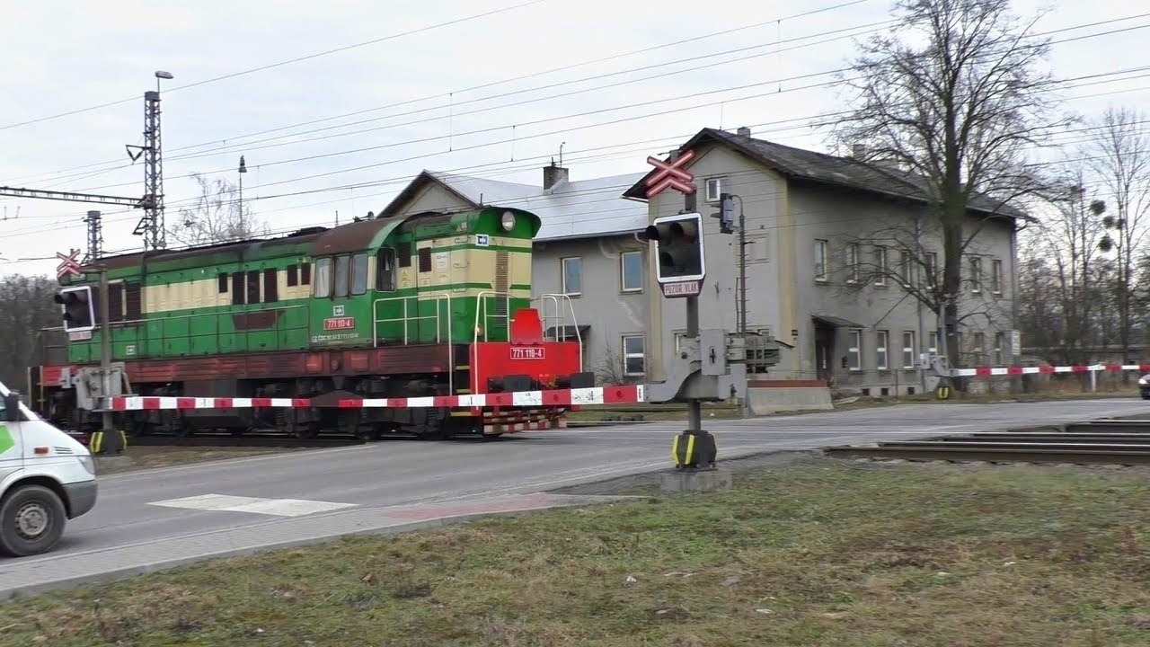 Železniční přejezd Studénka a omezení provozu || Railroad crossing in Studénka, Czech Republic