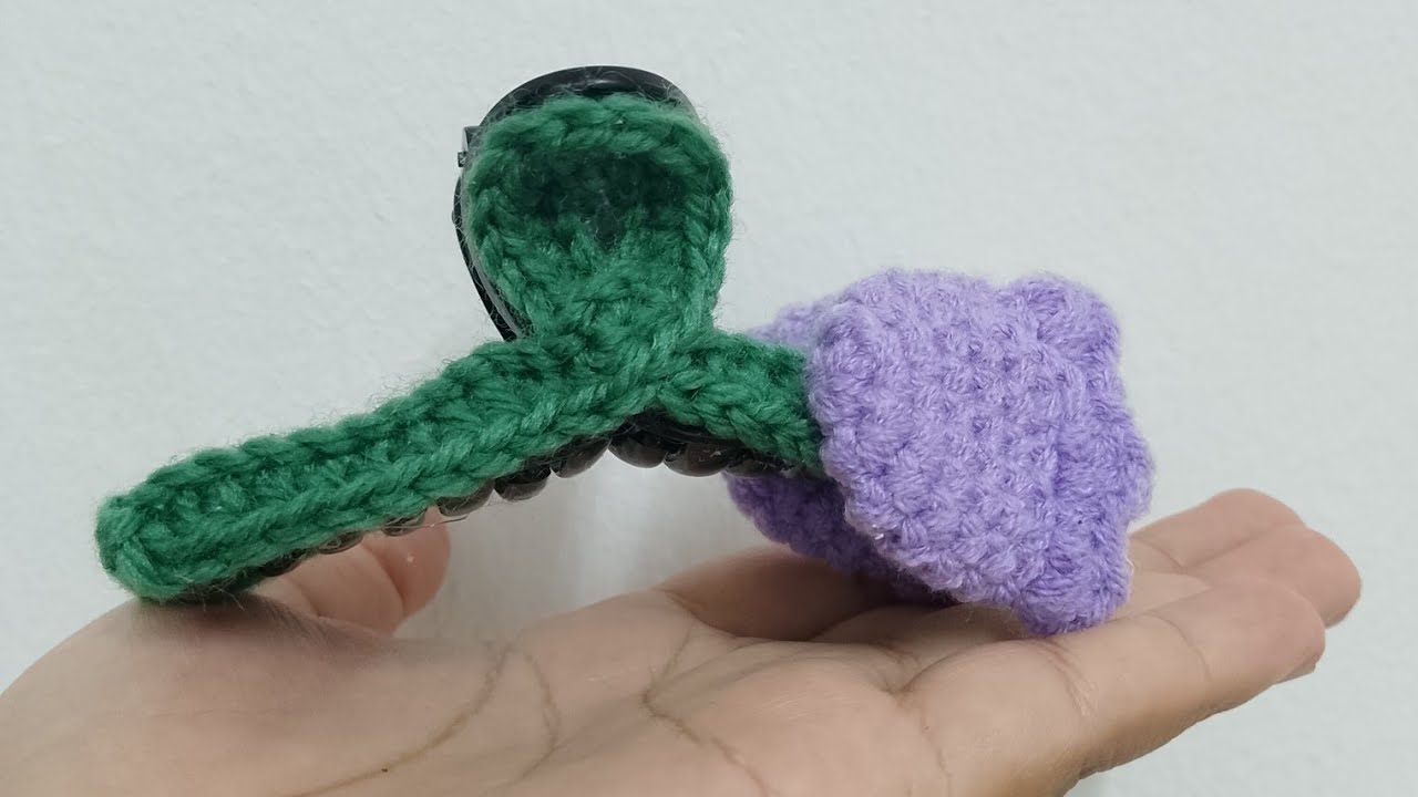 How todo crochet tulip hair claw(နောက်ညှပ်ကလစ်ထိုးနည်း)