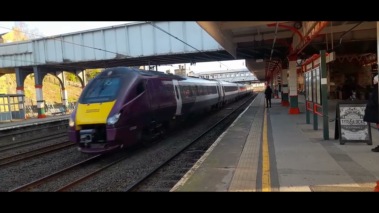 222002 heads north through Lancaster Castle Station on training duties 3/3/26