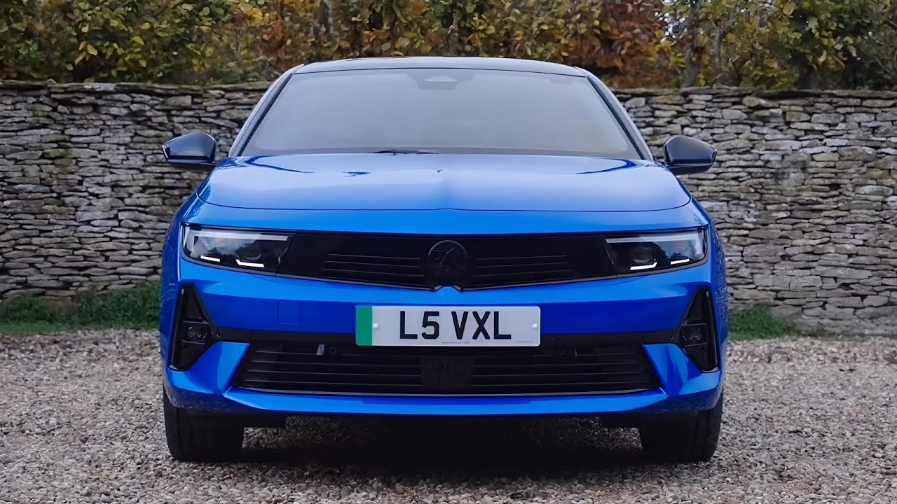 Vauxhall Astra Ultimate Blue (2024) - Interior, Exterior, Driving