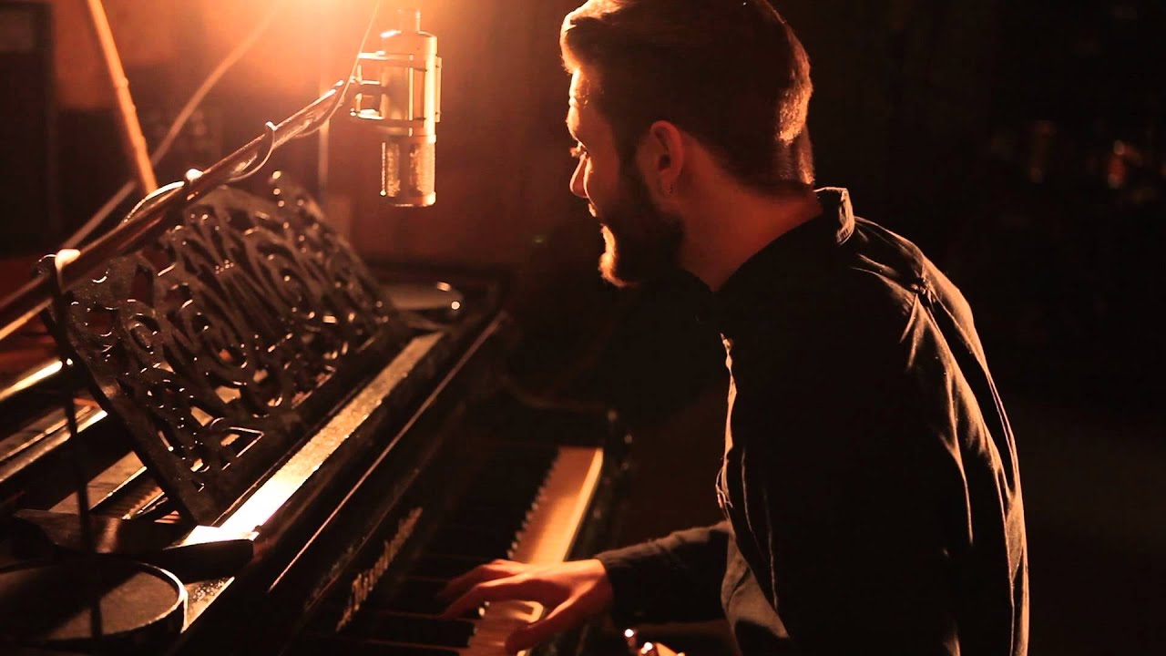 Fifty Shades of Grey Soundtrack Crazy in Love  - Beyonce (Roman Lob acoustic Cover)