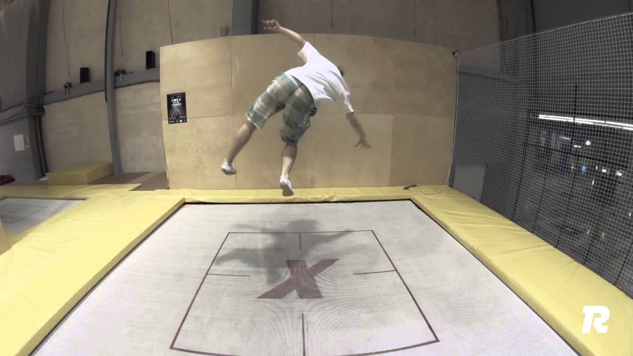 Как сделать корк 720 на батуте (How to Cork 720 on a trampoline)