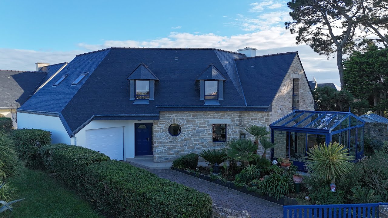 QUIBERON - Grande maison d'architecte à vendre proche du centre-ville et des plages de la baie !