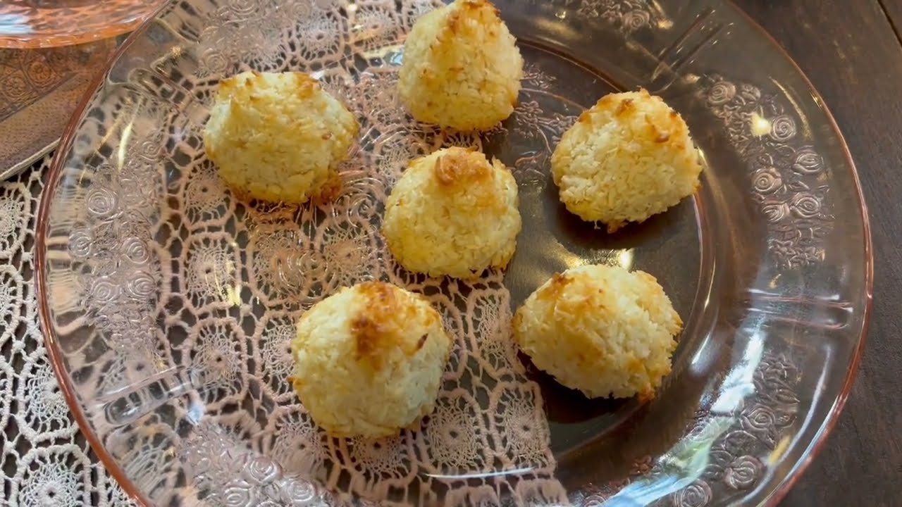 Vintage Tea Party: Old Beauty Aesthetic & Coconut Macaroon Recipe from 1952