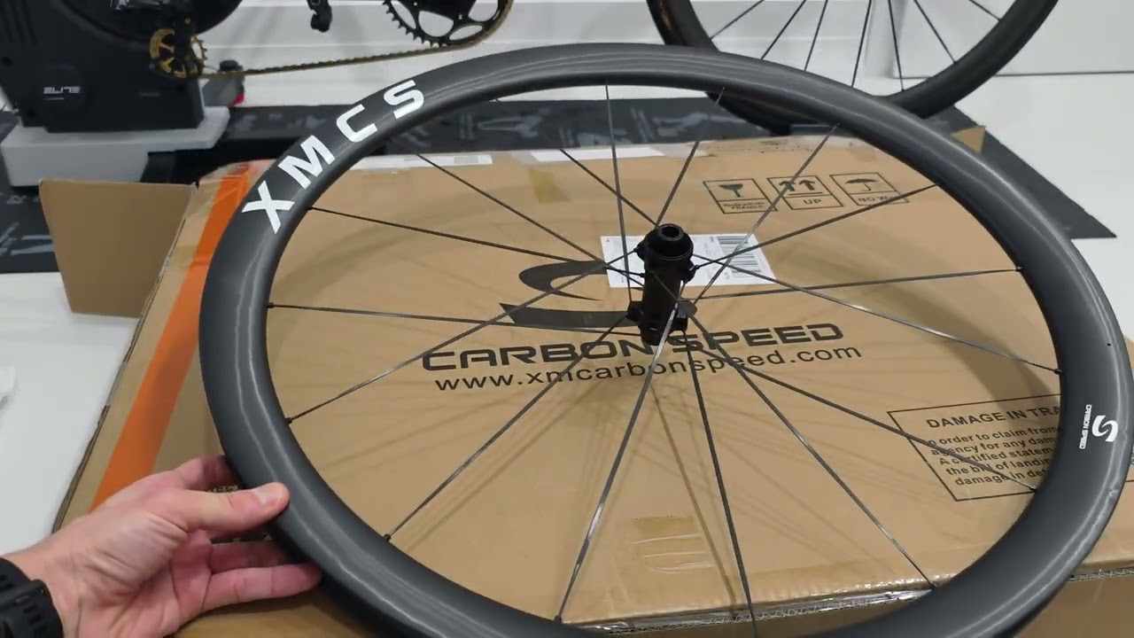 XMCS D40TU33UD Wheels unboxing - ultra light wheelset Xiamen Carbon Speed 1 kg wheels
