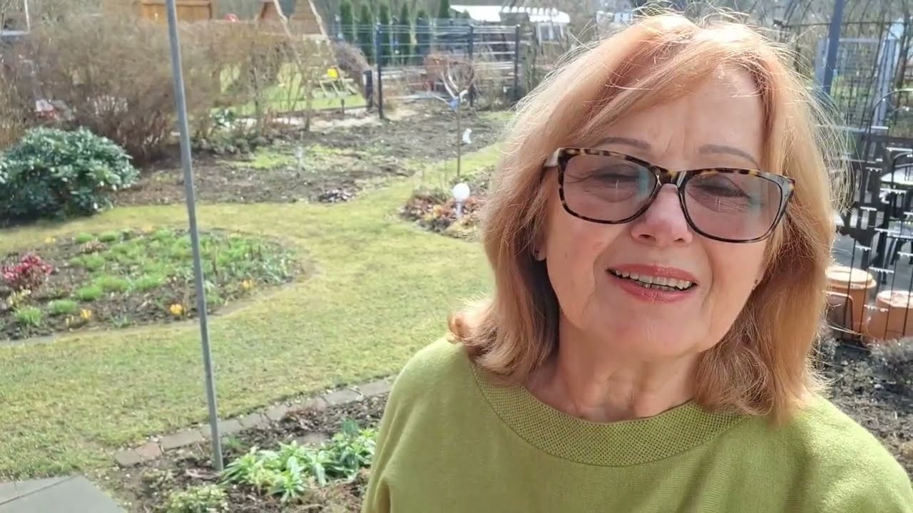 Wertykulacja trawnika, zasilanie kompostem r&oacute;ż i inne prace.  Melarosa # 206.