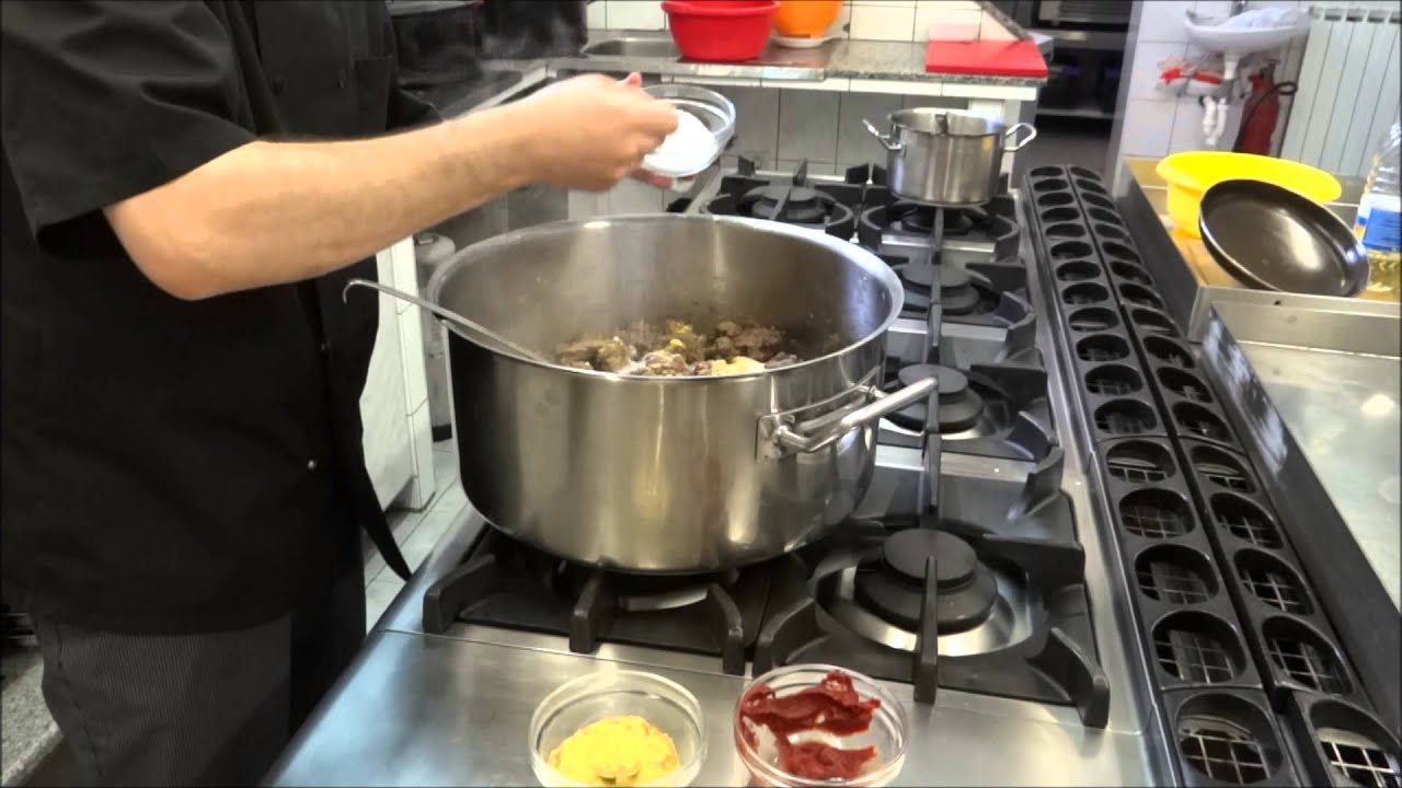Croatian Traditional Cuisine  Baby Beef Stew & Handmade Pasta ''Makaruni'' - Tavern Mala Sten