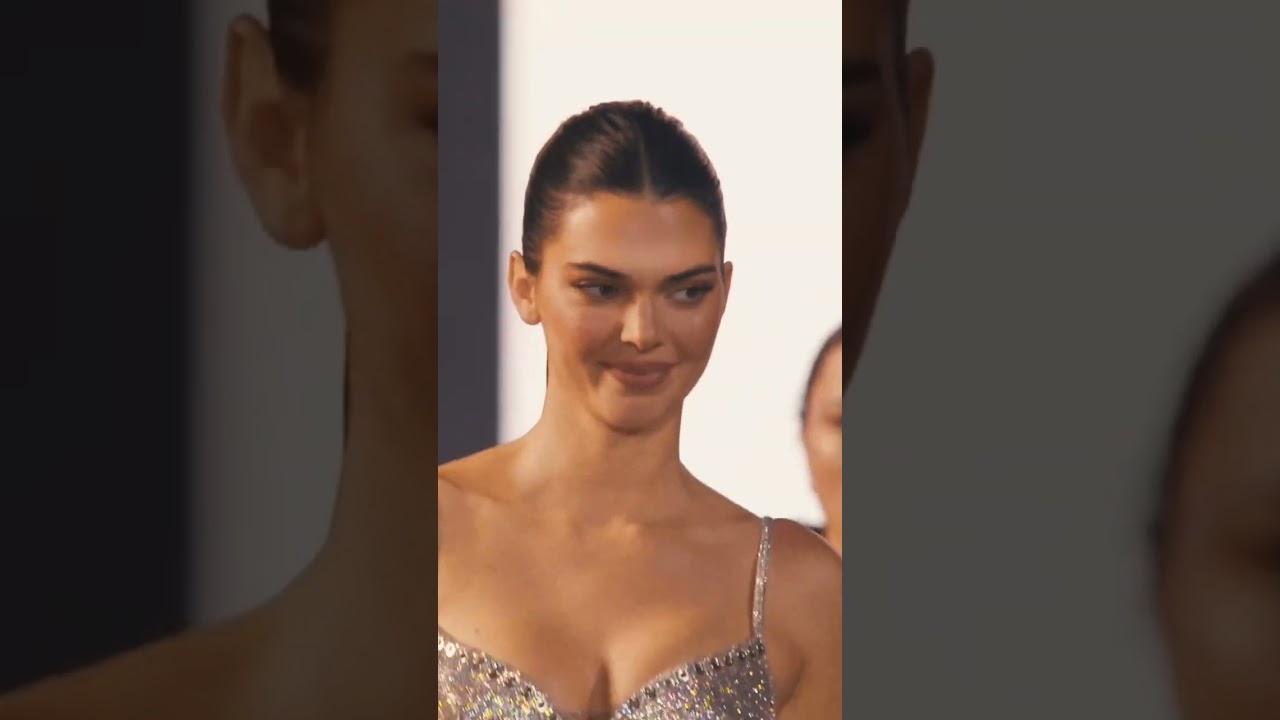 Kendall Jenner✨𝚠𝚊𝚕𝚔𝚒𝚗𝚐 for L'Oreal Paris Fashion Week