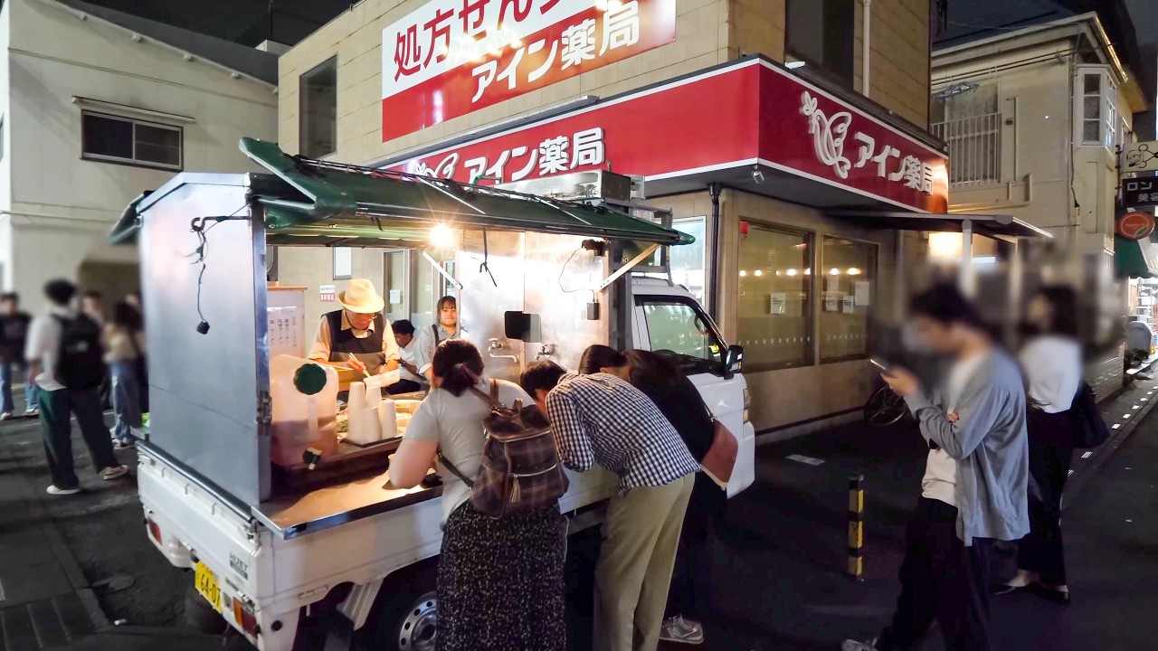 YATAI | A peek behind the scenes of a street stall in a back alley in Japan
