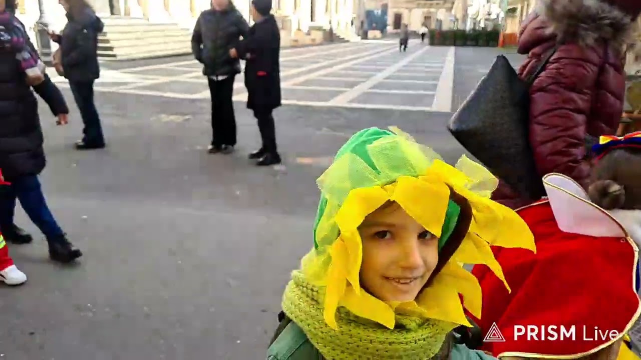 Carnevale nel Borgo dei Borghi Sfilata delle classi dell'istituto Omnicomprensivo  Pietro Carrera