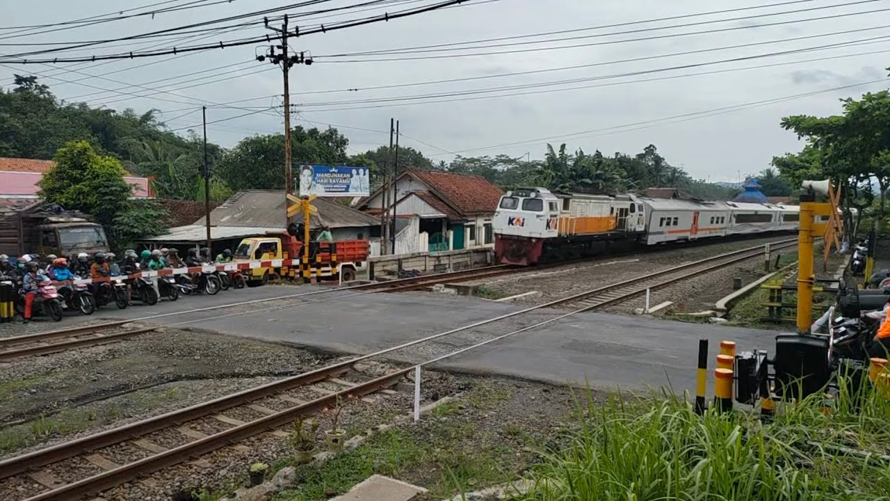 Indonesian Railways sedang live sekarang!