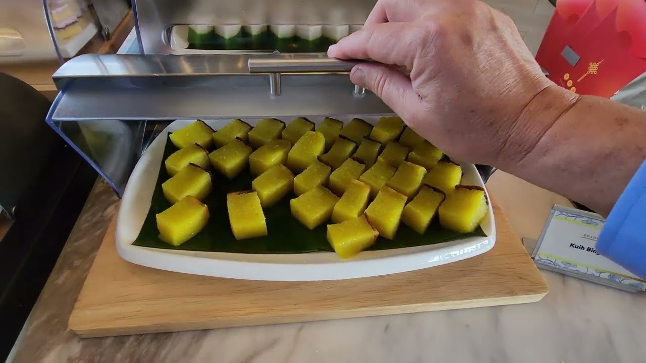 Malaysia Airlines Regional Golden Lounge Buffet Lunch Kuala Lumpur International Airport KLIA T1
