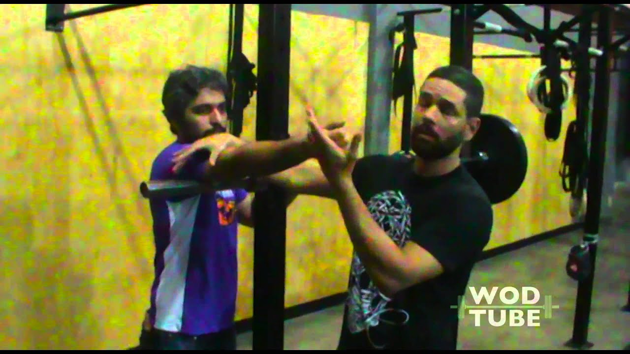 Mobilização de ombro para o Agachamento Frontal (Front Squat).