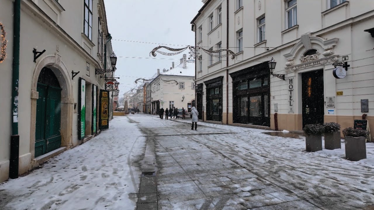 Historic Győr under snow | Relaxing winter city walk