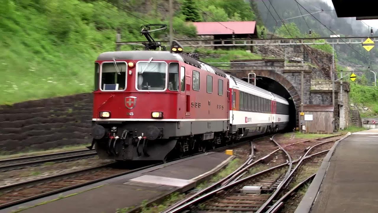 Bahnland Schweiz: Züge auf der Gotthardbahn/Ferrovia del Gottardo im Mai 2014