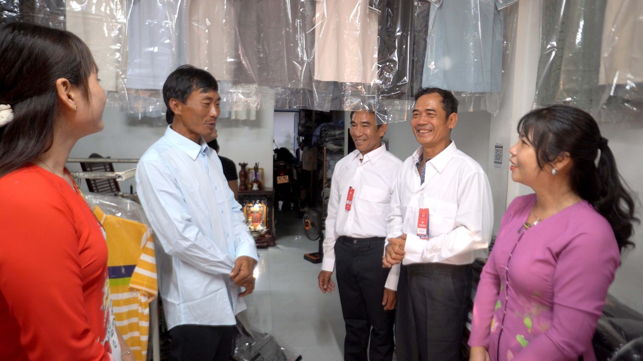 Có Chuyện Gì mà Các Anh Các Chú Tươi Vui Vậy