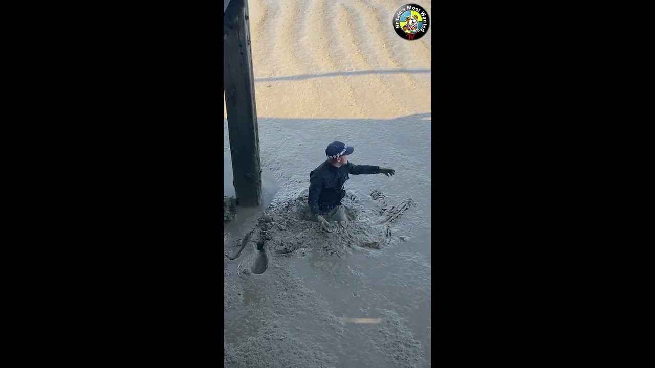 Police stuck in sinking mud/quicksand and police just record, laugh and insult him!!!