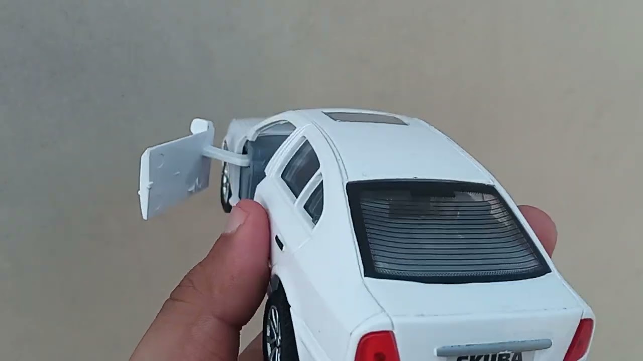 Diecast Skoda Octavia in hand / 1/32 scale by centy toys 