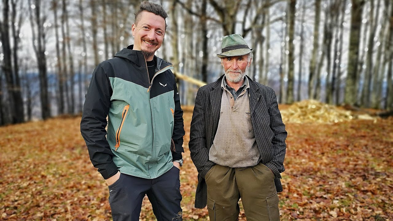 Stă în pădure de 3 ani