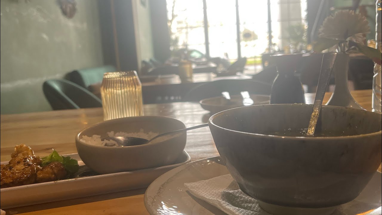 هل يستحق المطعم الآسيوي كل هذا الضجيج؟ تجربتي الأولى 🍜🍤🍲