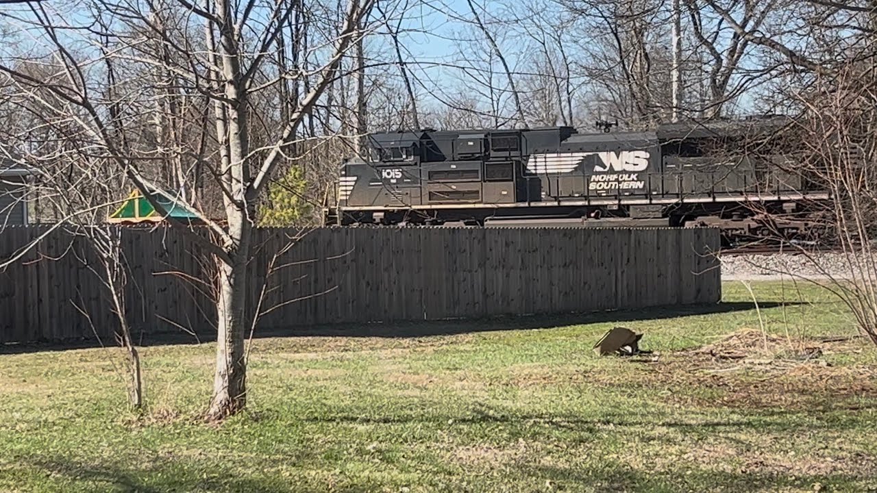 NS 1015 leads NS grain train westbound 3/8/26 3:19 PM