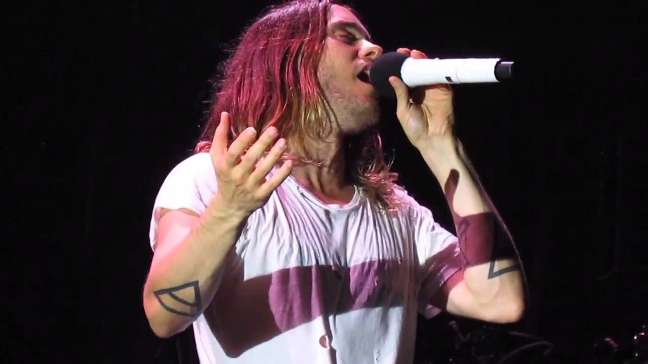 Thirty Seconds to Mars performing Rihanna's 