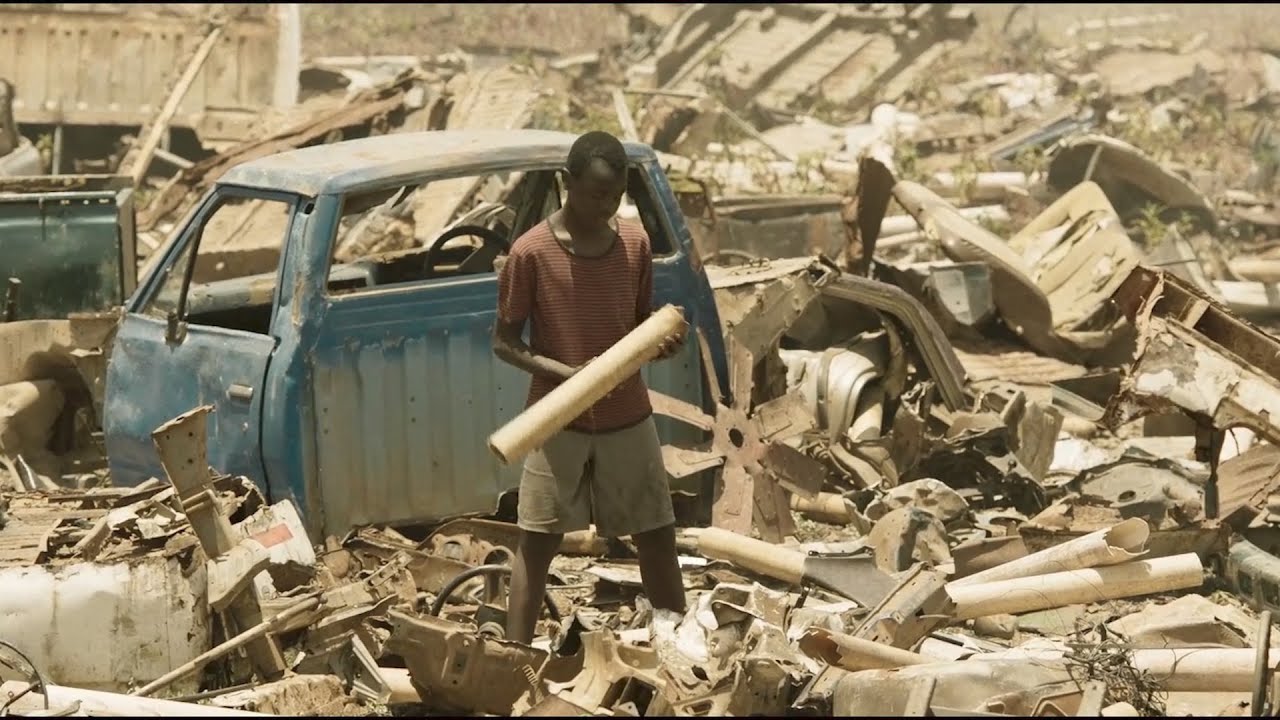 Бұл бала қоқыс жинап жүріп, халықты аштықтан құтқарып қалады... | Кино шолу