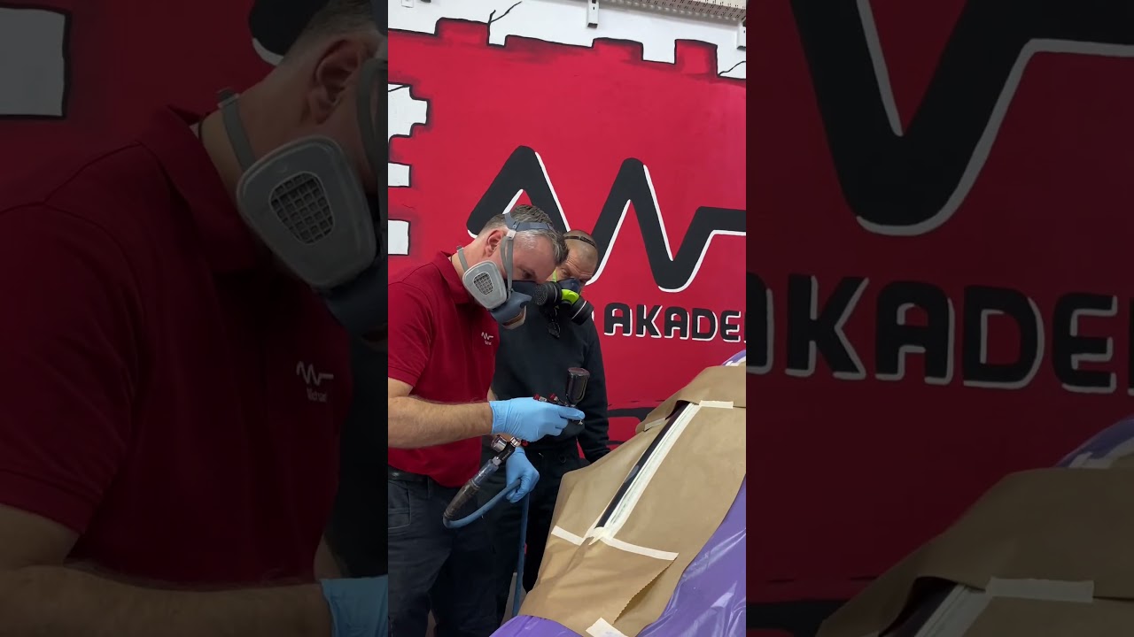 Spot Lackierung bei der Auto Akademie