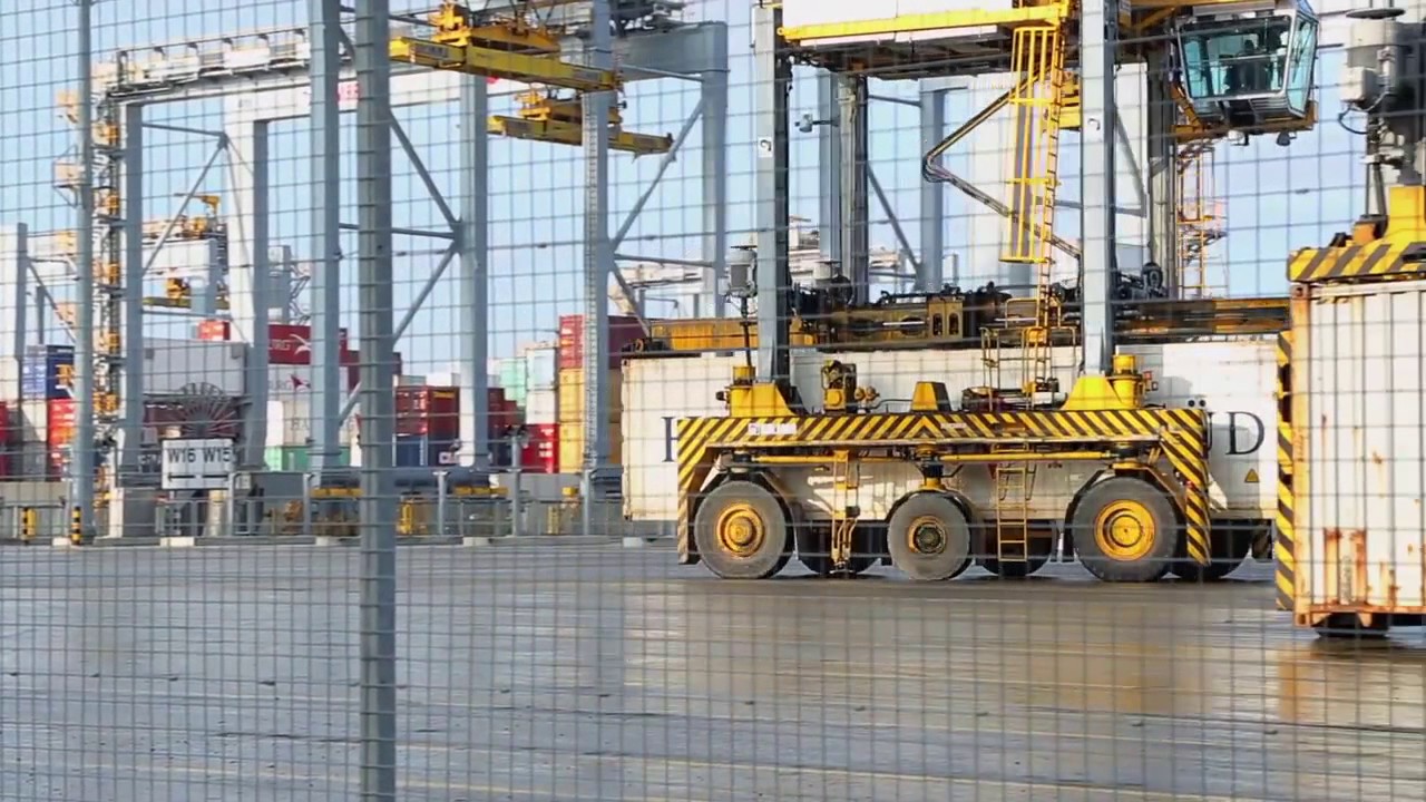 DP World London Gateway Quayside Loading and Unloading