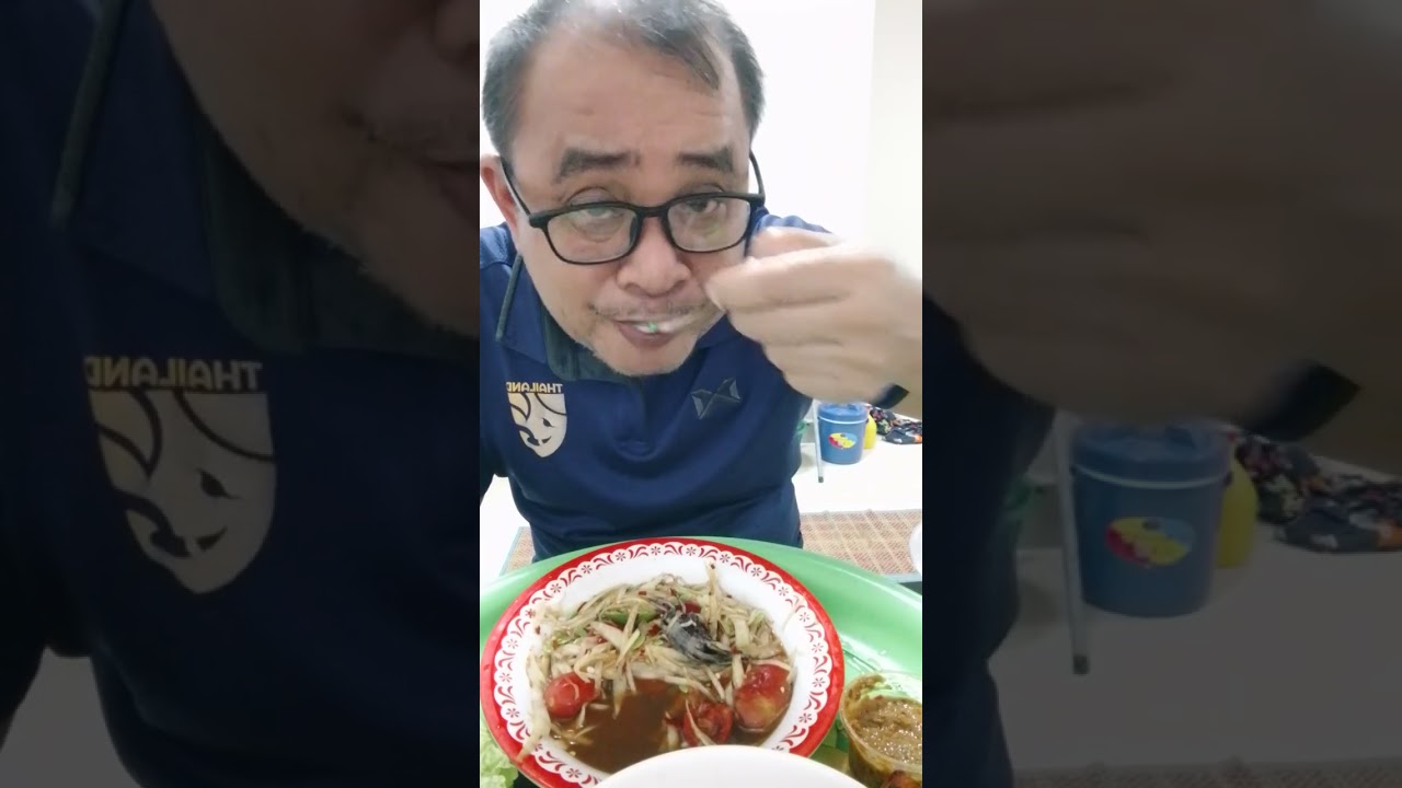 ลุงเต๋อพากินพาพี่น้องมากินส้มตำแซบแซบครับ