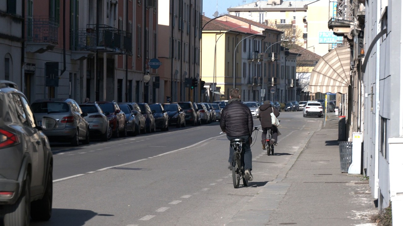 Cremona, ciclabile di via Massarotti sotto accusa: “Grande pericolo”