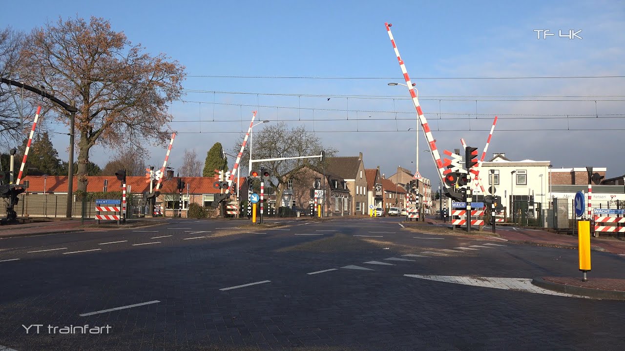 Legendary Railroad Crossing -  Helmond (NL) - Bahn&uuml;bergang Mierloseweg , Spoorwegovergang
