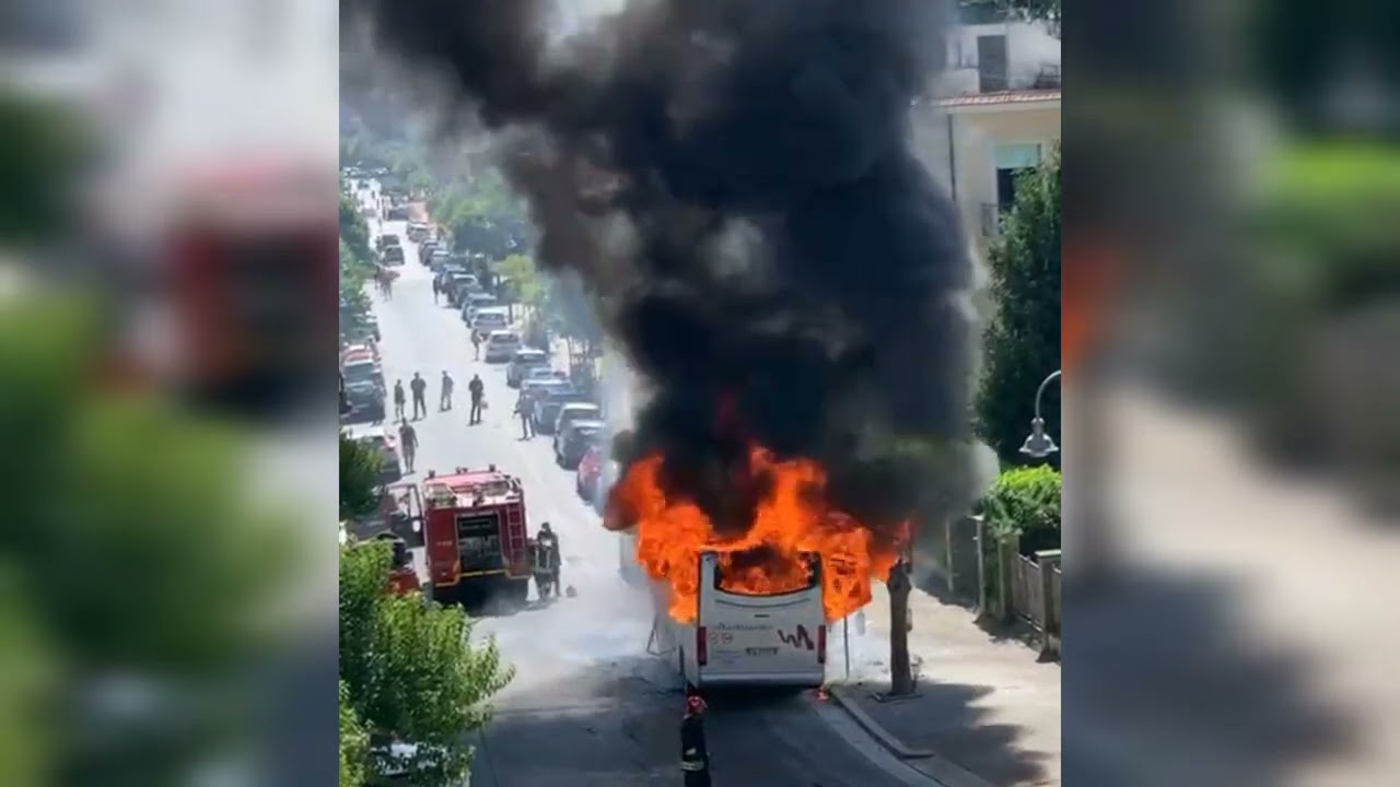 Autobus in fiamme a Cassino