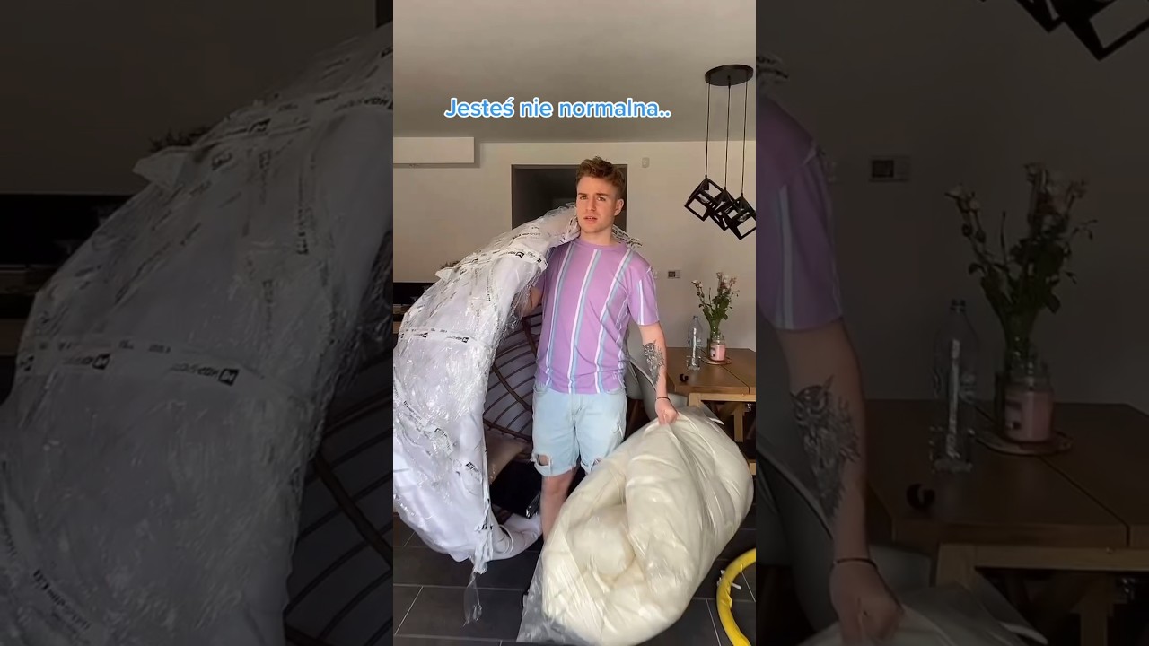 Baba zamówiła ogromną kule do ogrodu! 😂. 