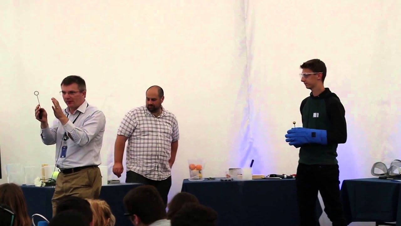 Harwell Open Days Science Demonstration with Liquid Nitrogen