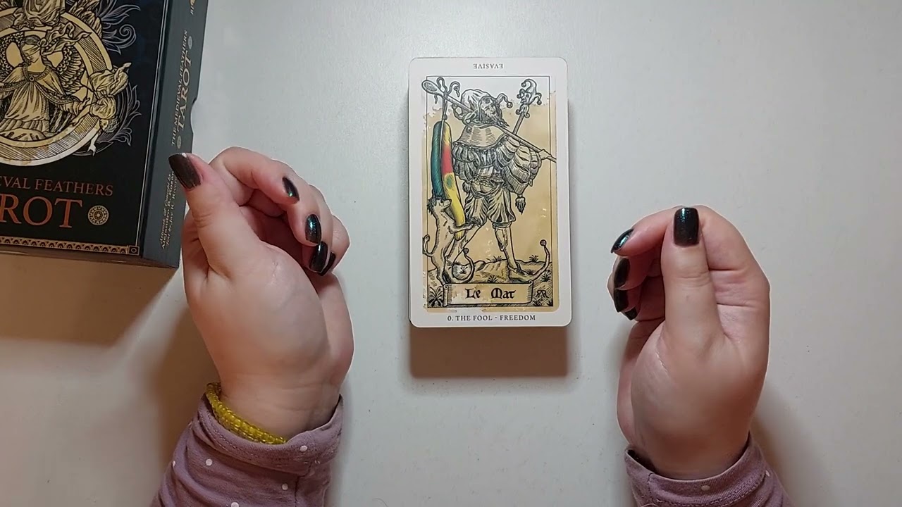 Medieval Feathers Tarot. Розпаковка