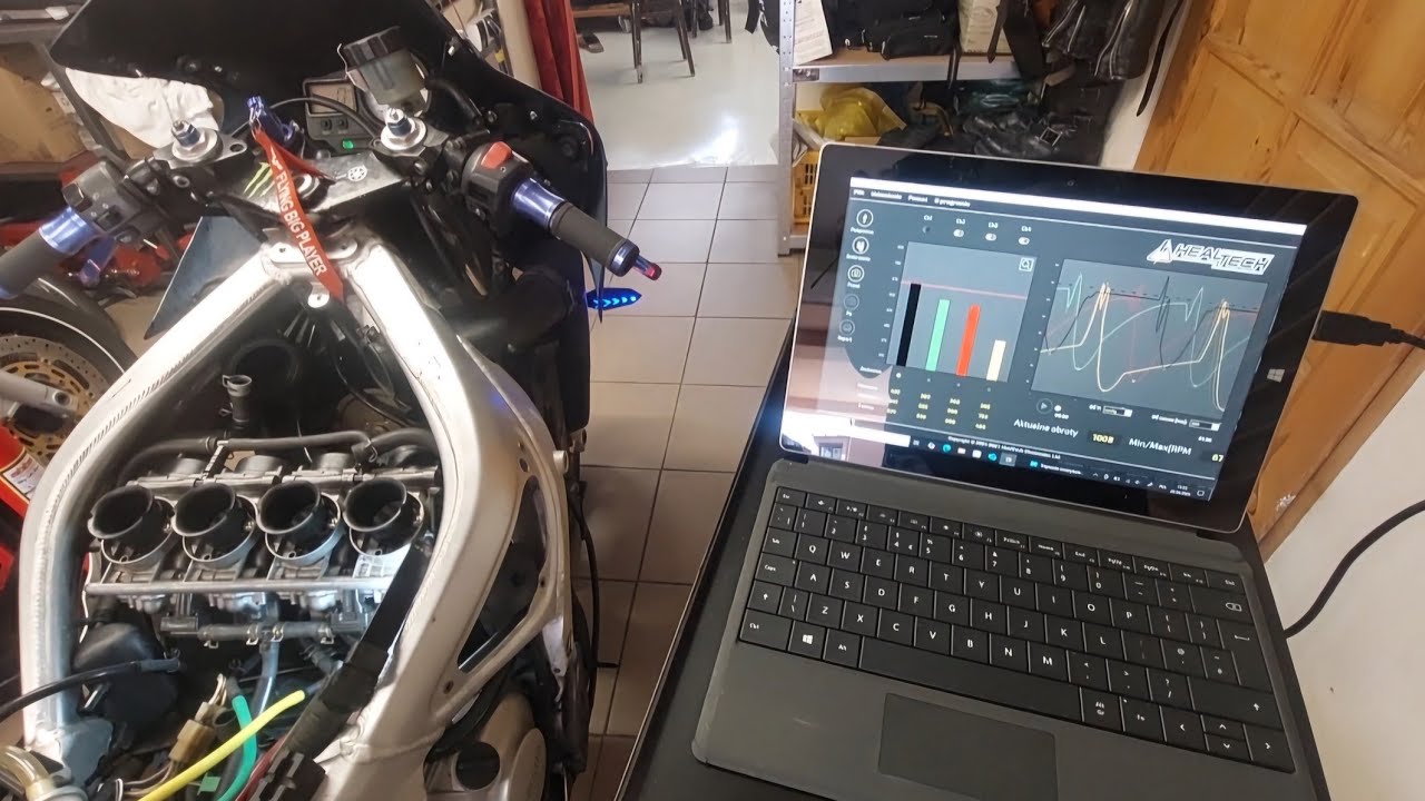 Yamaha YZF-R6: regulacja gaźników.