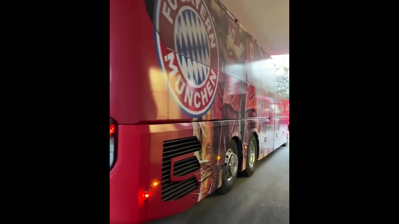 BAYERN MÜNCHEN BUS ON THE WAY TO BOCHUM