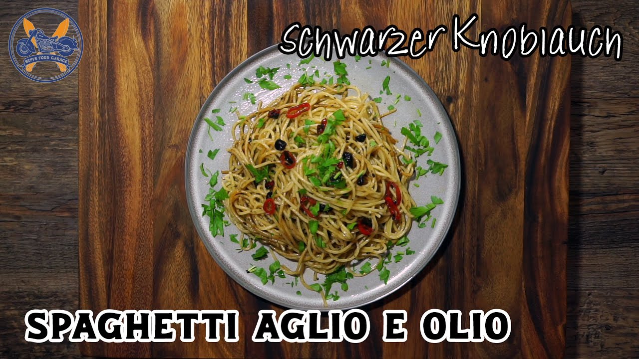 Spaghetti aglio e olio mit schwarzem Knoblauch