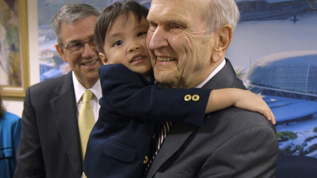 In Singapore President Nelson Gives Parents Advice